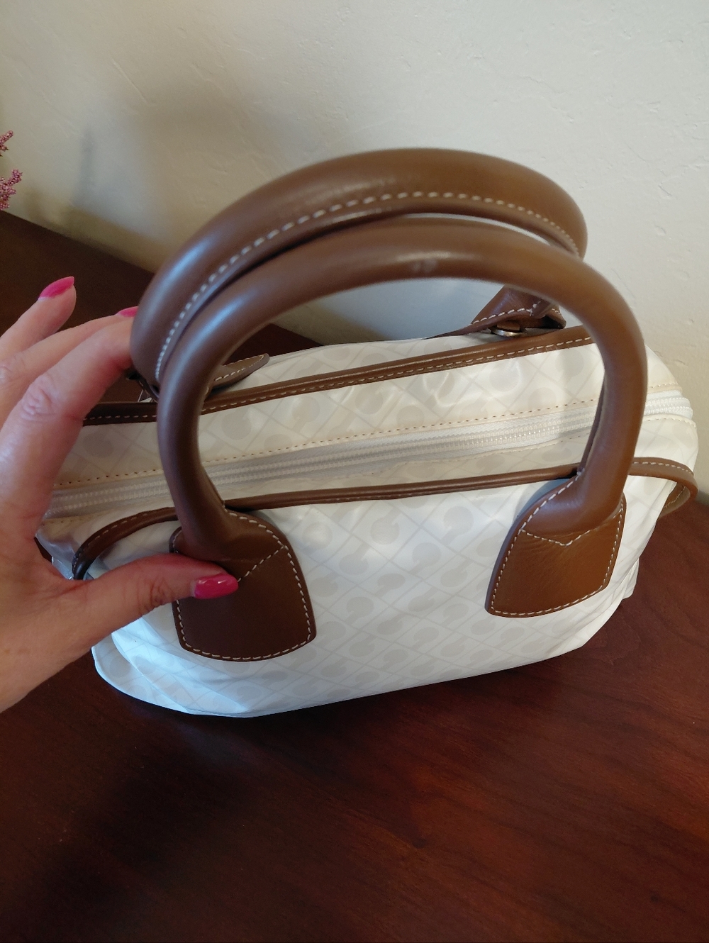 Gherardini Satchel Bag featuring a "G" Monogram Pattern White & Brown - Picture 5 of 12